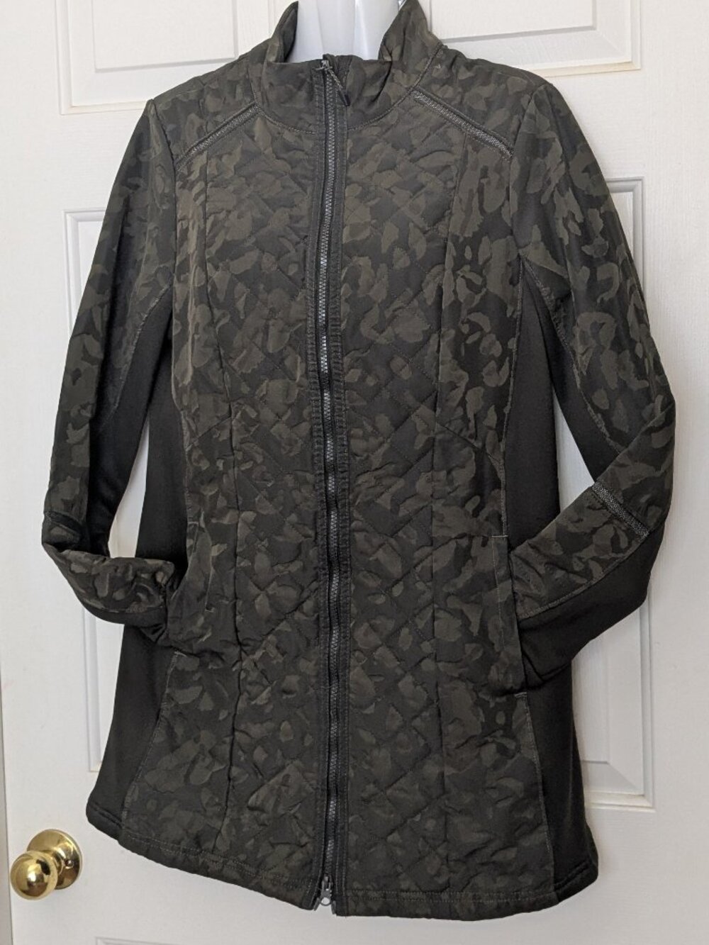Avia Black Quilted Front Women's 3/4 Puffer Jacket Size M Green .